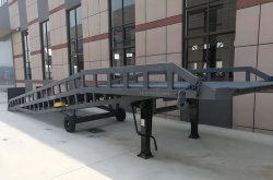 青島地區(qū)登車橋設(shè)備應(yīng)用全解析：選型、優(yōu)勢與常見問題